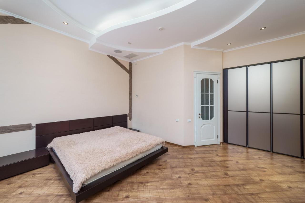 Katerynyska 2 Level Apartment With Sauna Odessa Luaran gambar