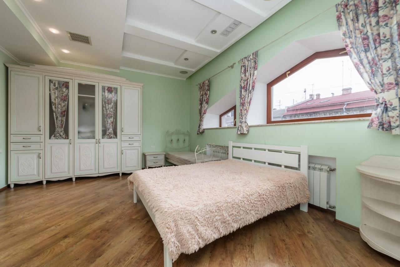 Katerynyska 2 Level Apartment With Sauna Odessa Luaran gambar
