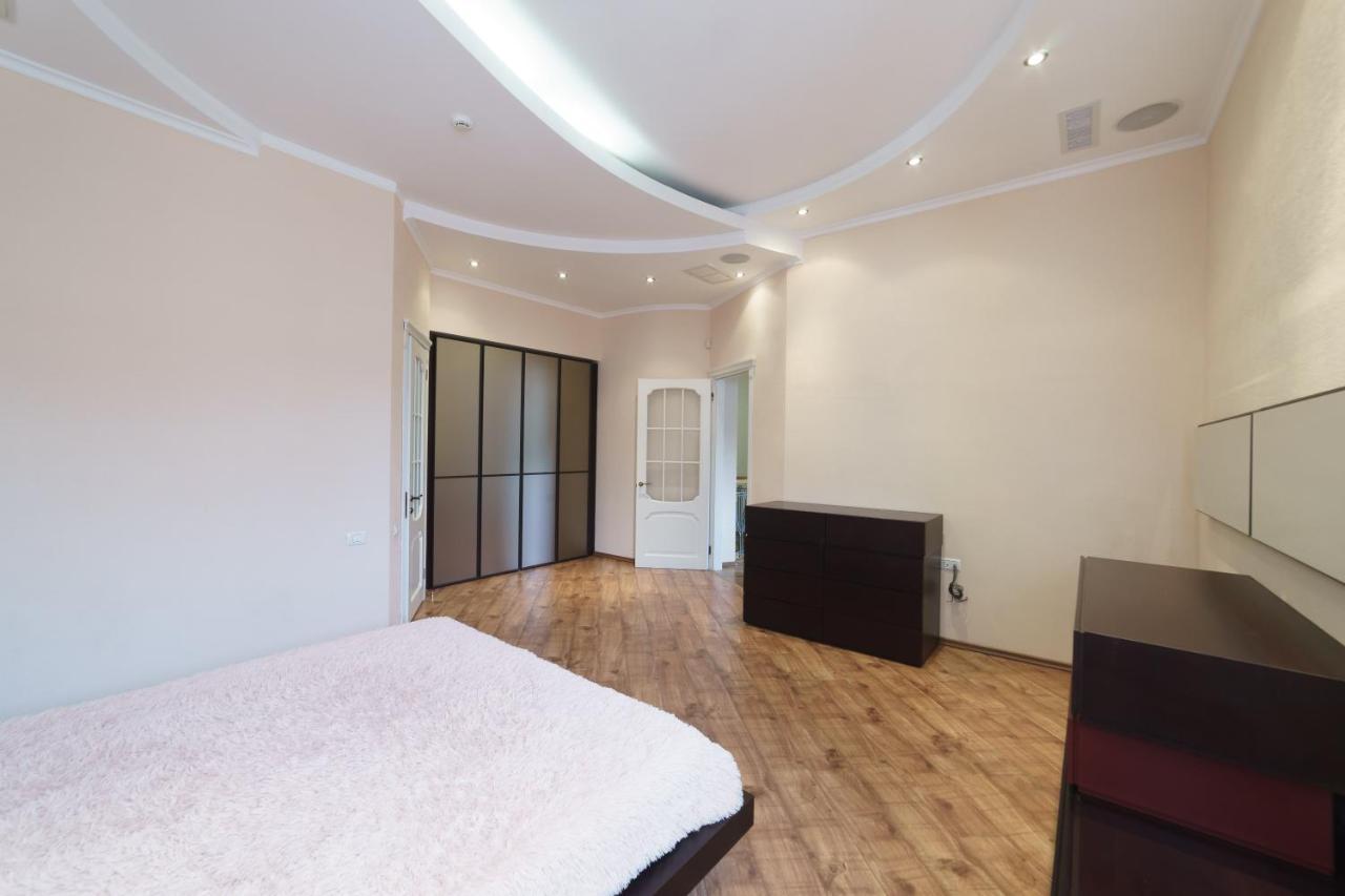 Katerynyska 2 Level Apartment With Sauna Odessa Luaran gambar