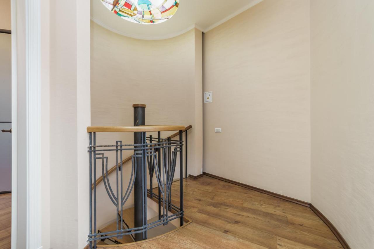 Katerynyska 2 Level Apartment With Sauna Odessa Luaran gambar