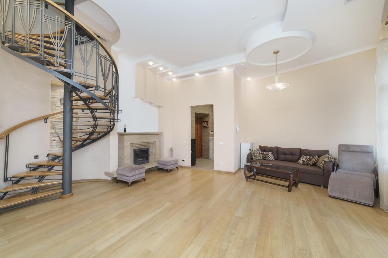 Katerynyska 2 Level Apartment With Sauna Odessa Luaran gambar