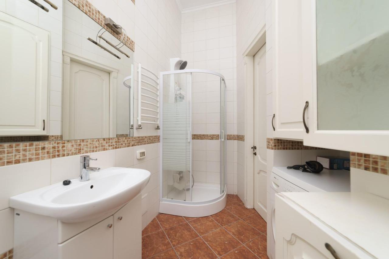 Katerynyska 2 Level Apartment With Sauna Odessa Luaran gambar